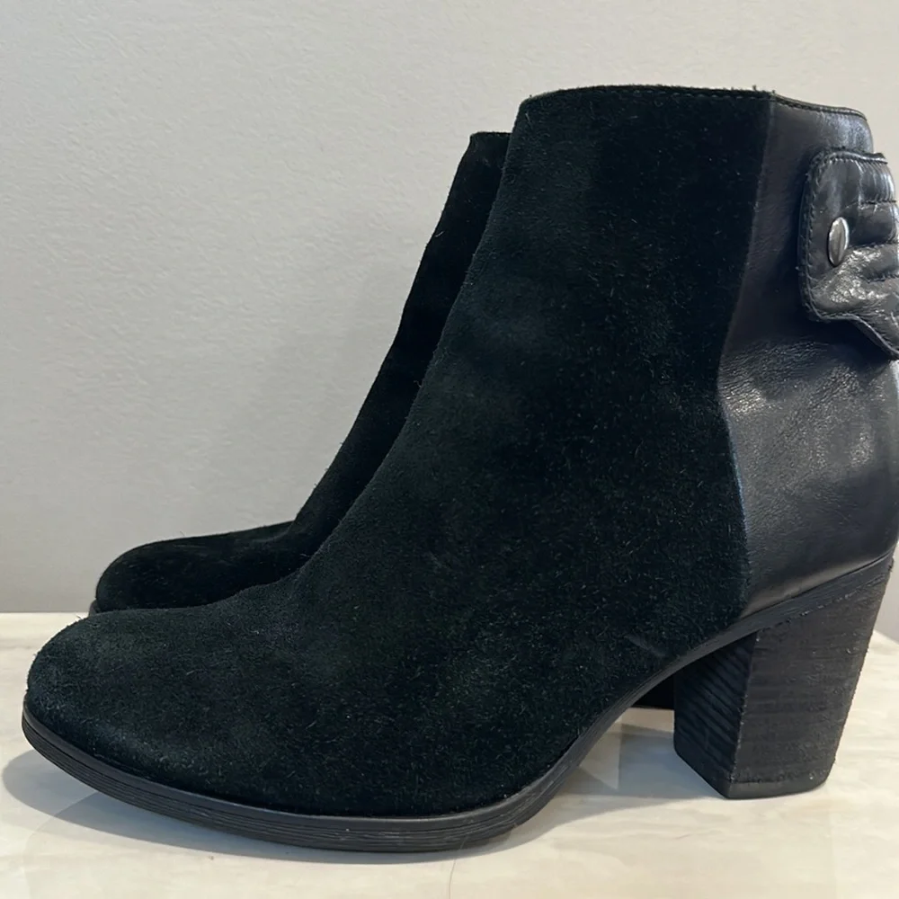 CLARKS Palma Rylie Black Suede Women's Ankle Booties Size 7.5 - Picture 4 of 10